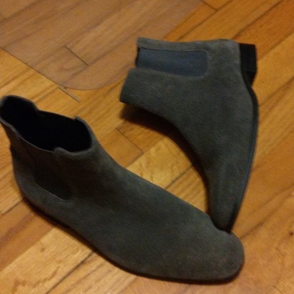 New mens Sz 8 Express grey suede short ankle business casual Chelsea boots - Picture 3 of 11